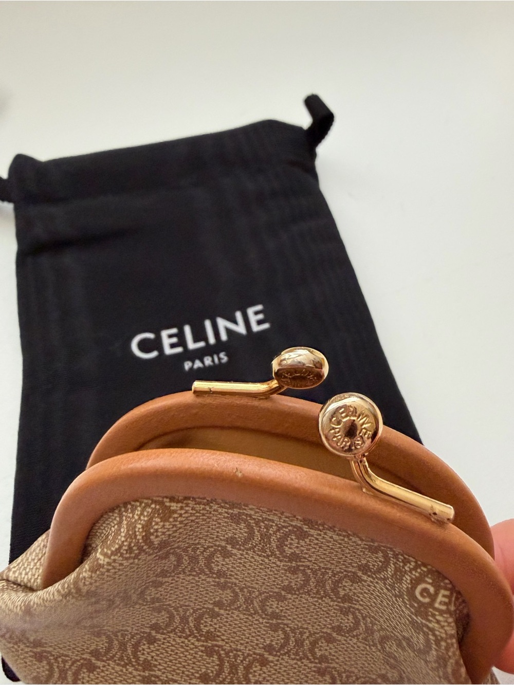 CELINE Vintage Triomphe Canvas Coin Purse Wallet with gold kiss-lock - Picture 5 of 8